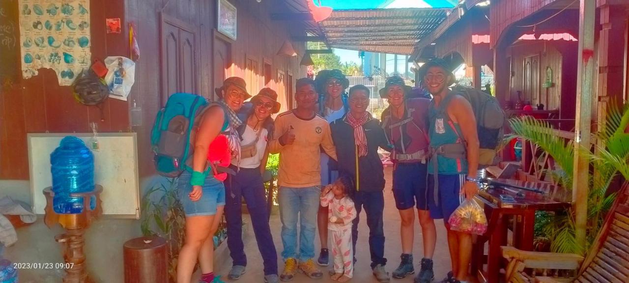 Bee Bee'S Chalets Home Stay And Trekking バンラング エクステリア 写真